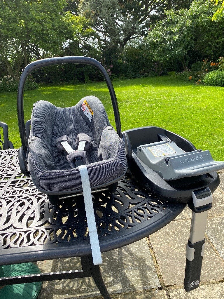 Maxi Cosi Pebble Baby Car Seat and FamilyFix ISOFIX base. | in Chichester,  West Sussex | Gumtree